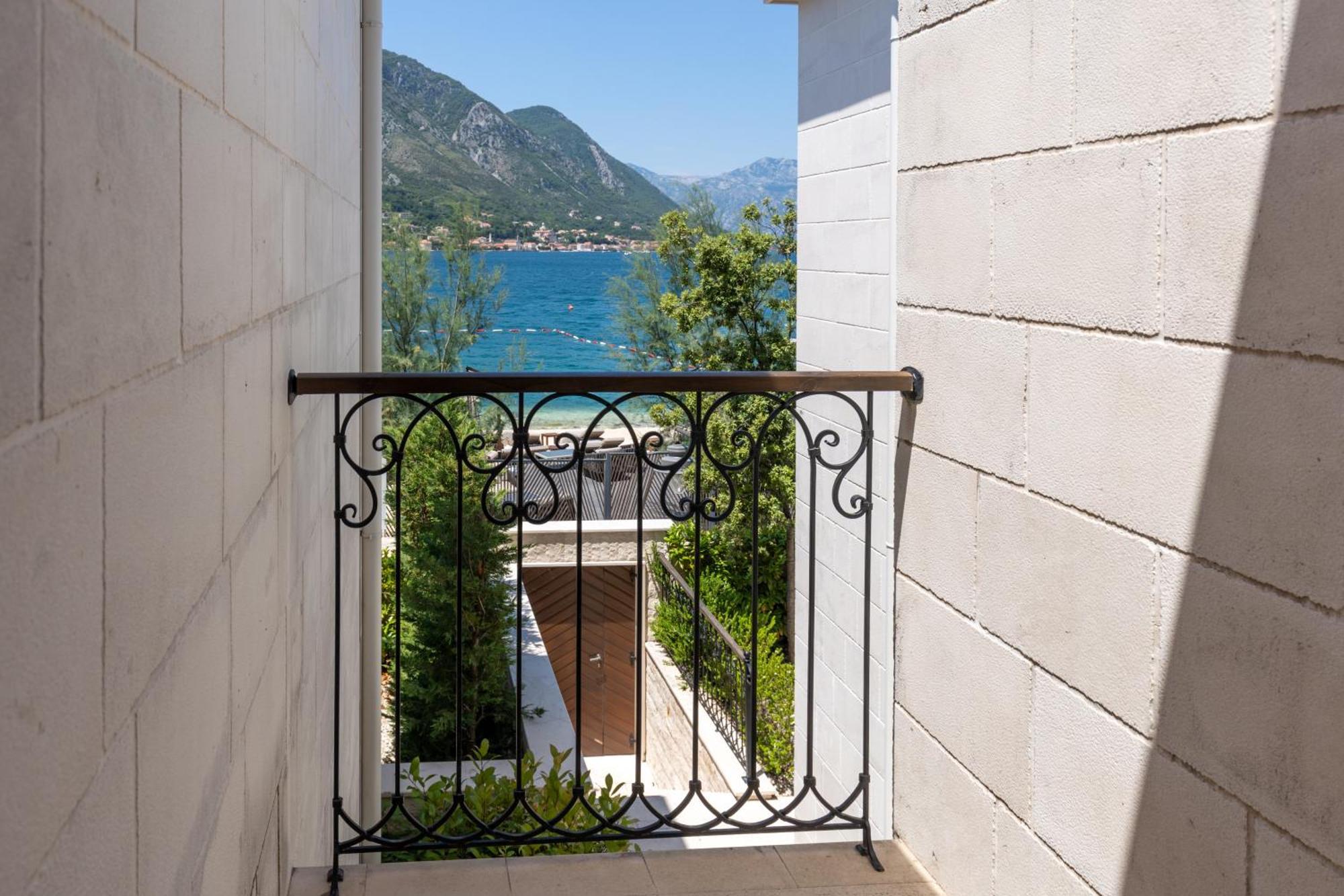 Huma Kotor Bay Hotel And Villas Room photo View of the Bay of Kotor from the Hotel Splendid